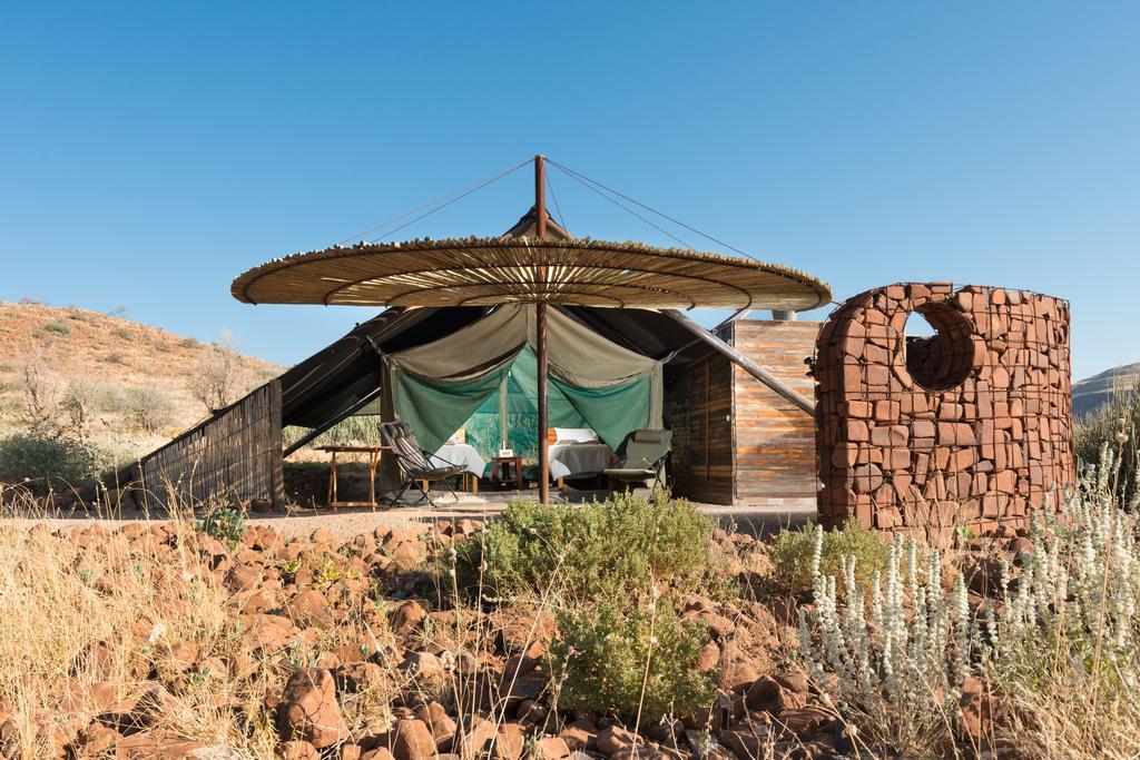 Etendeka Mountain Camp ดามาราลันด์ ภายนอก รูปภาพ