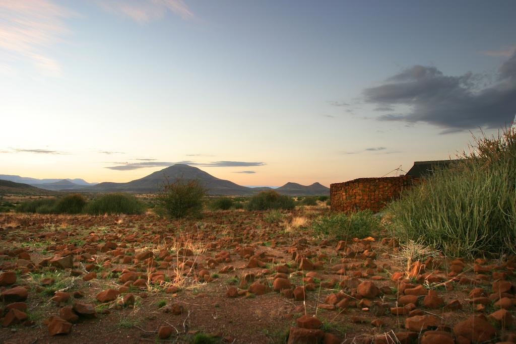 Etendeka Mountain Camp ดามาราลันด์ ภายนอก รูปภาพ