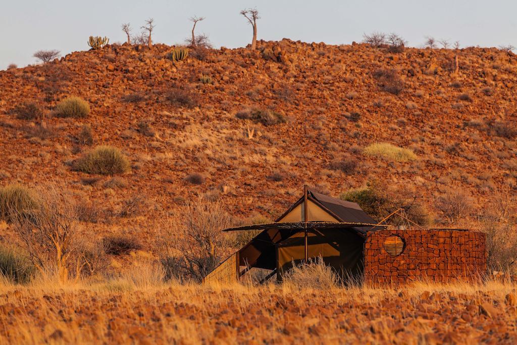 Etendeka Mountain Camp ดามาราลันด์ ภายนอก รูปภาพ
