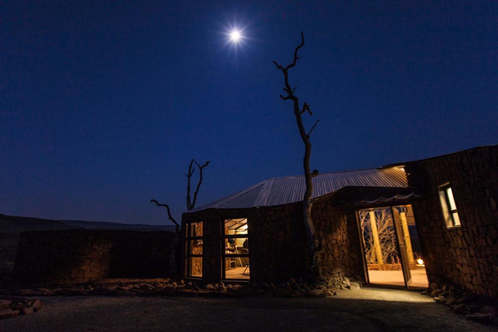 Etendeka Mountain Camp ดามาราลันด์ ภายนอก รูปภาพ