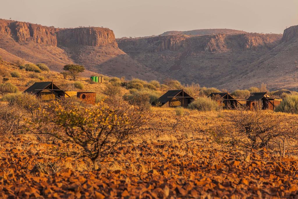 Etendeka Mountain Camp ดามาราลันด์ ภายนอก รูปภาพ