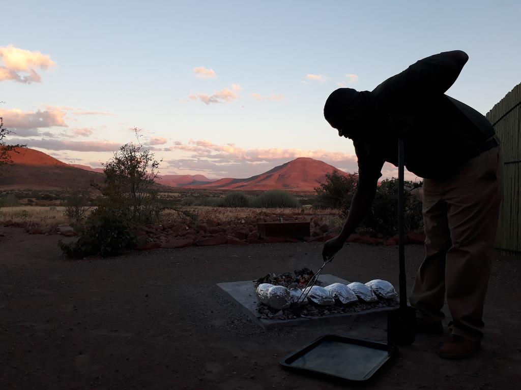Etendeka Mountain Camp ดามาราลันด์ ภายนอก รูปภาพ