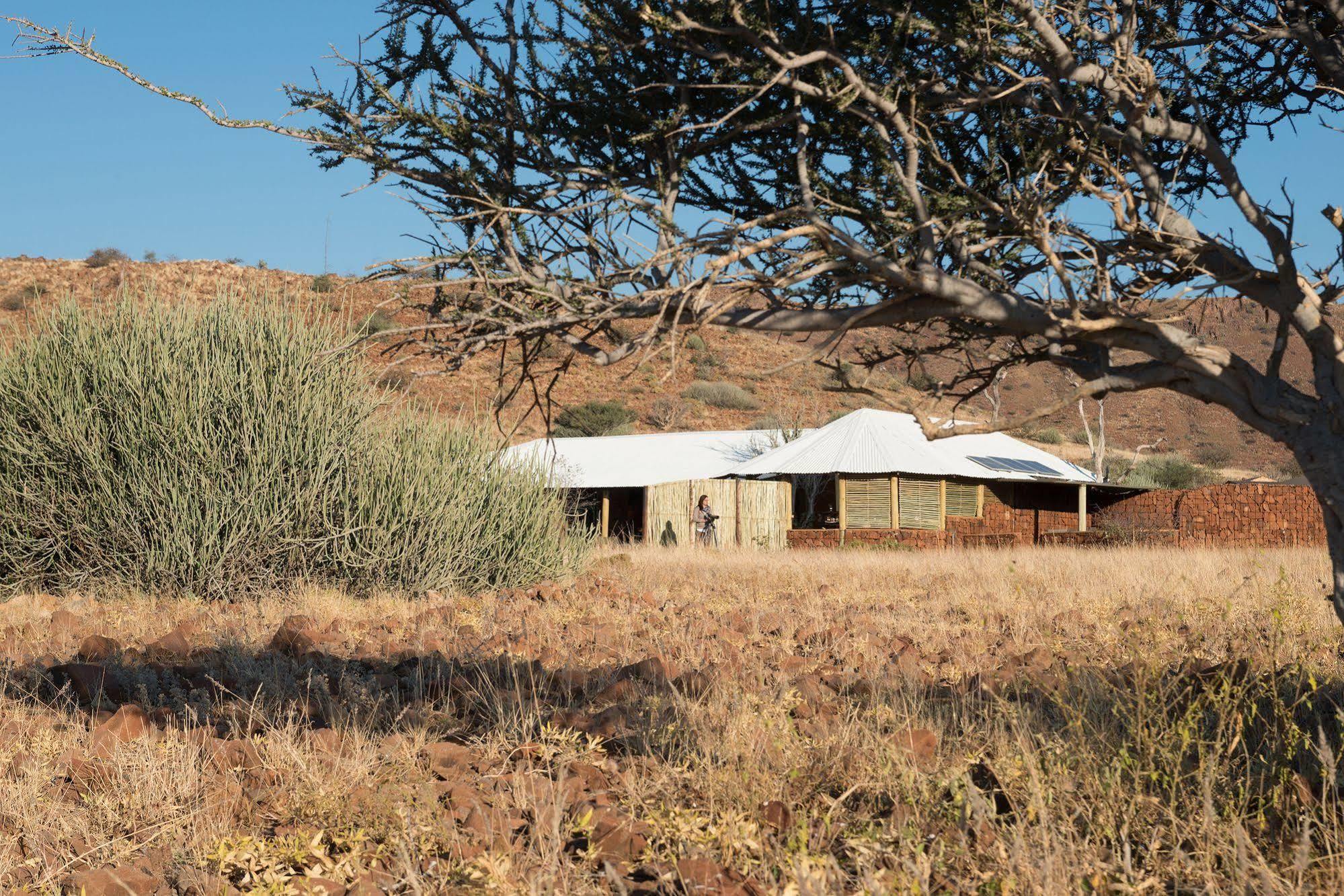 Etendeka Mountain Camp ดามาราลันด์ ภายนอก รูปภาพ