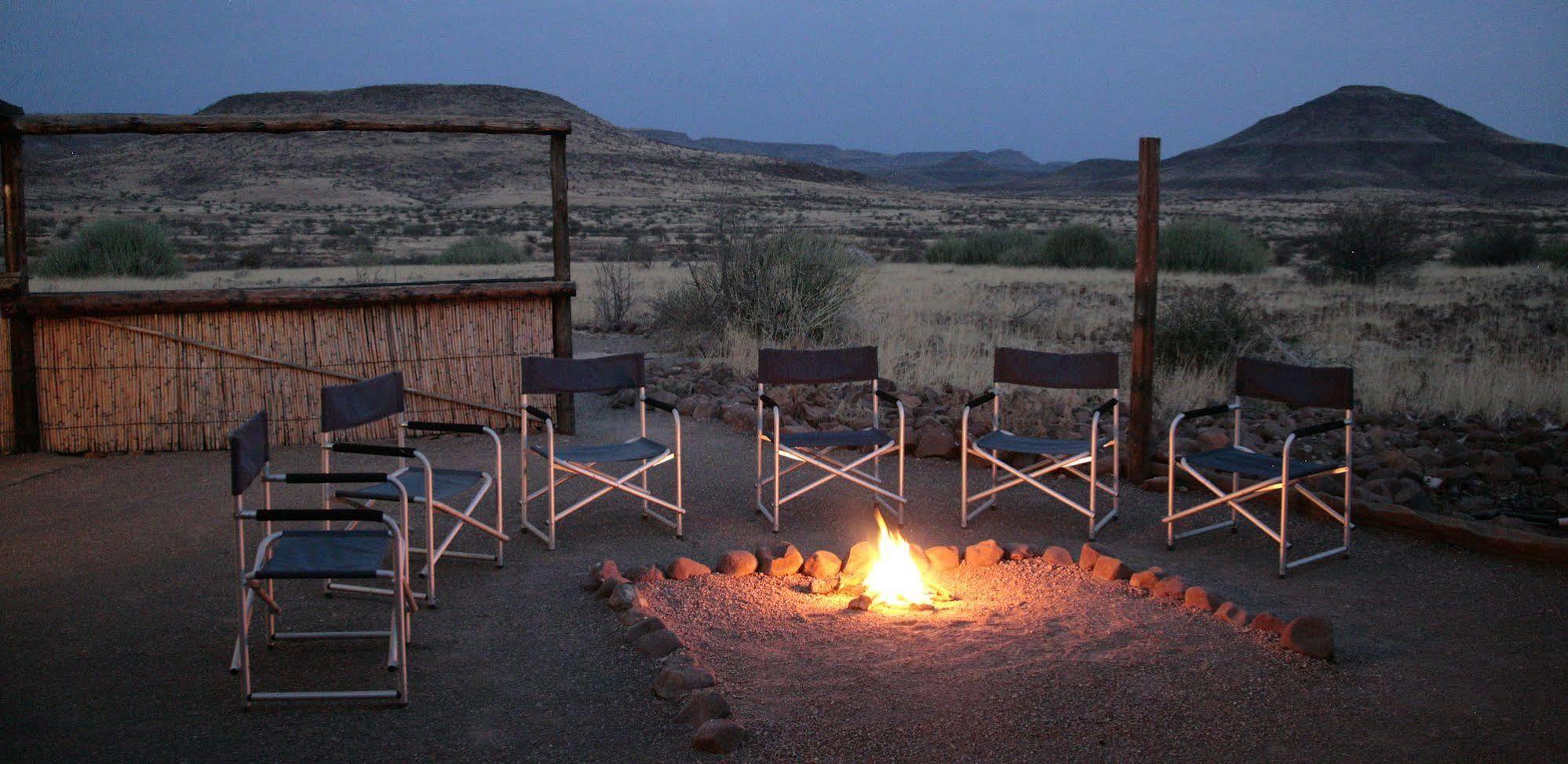 Etendeka Mountain Camp ดามาราลันด์ ภายนอก รูปภาพ