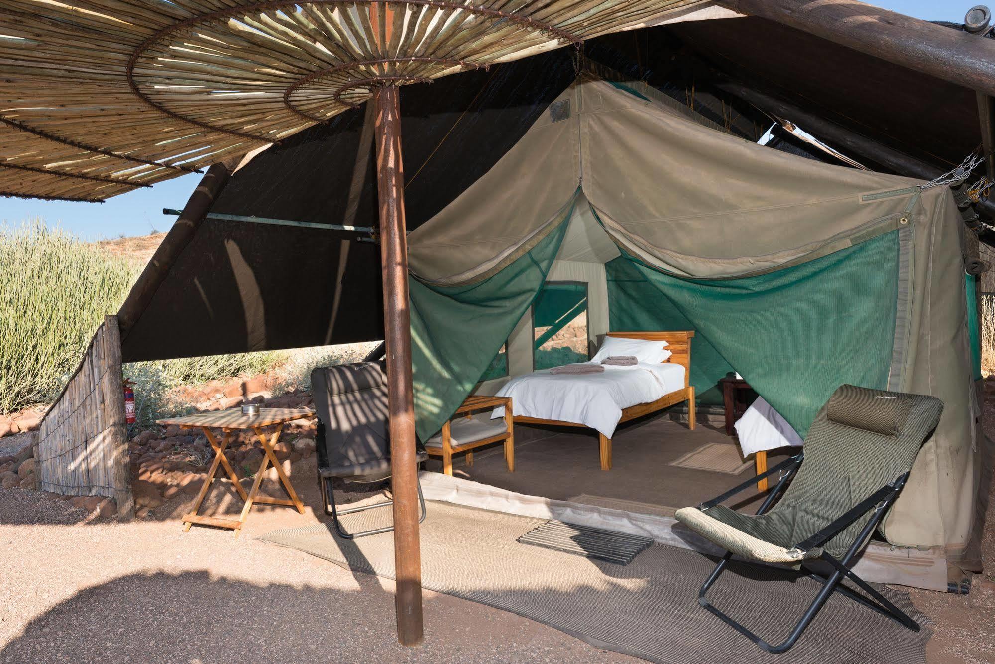Etendeka Mountain Camp ดามาราลันด์ ภายนอก รูปภาพ
