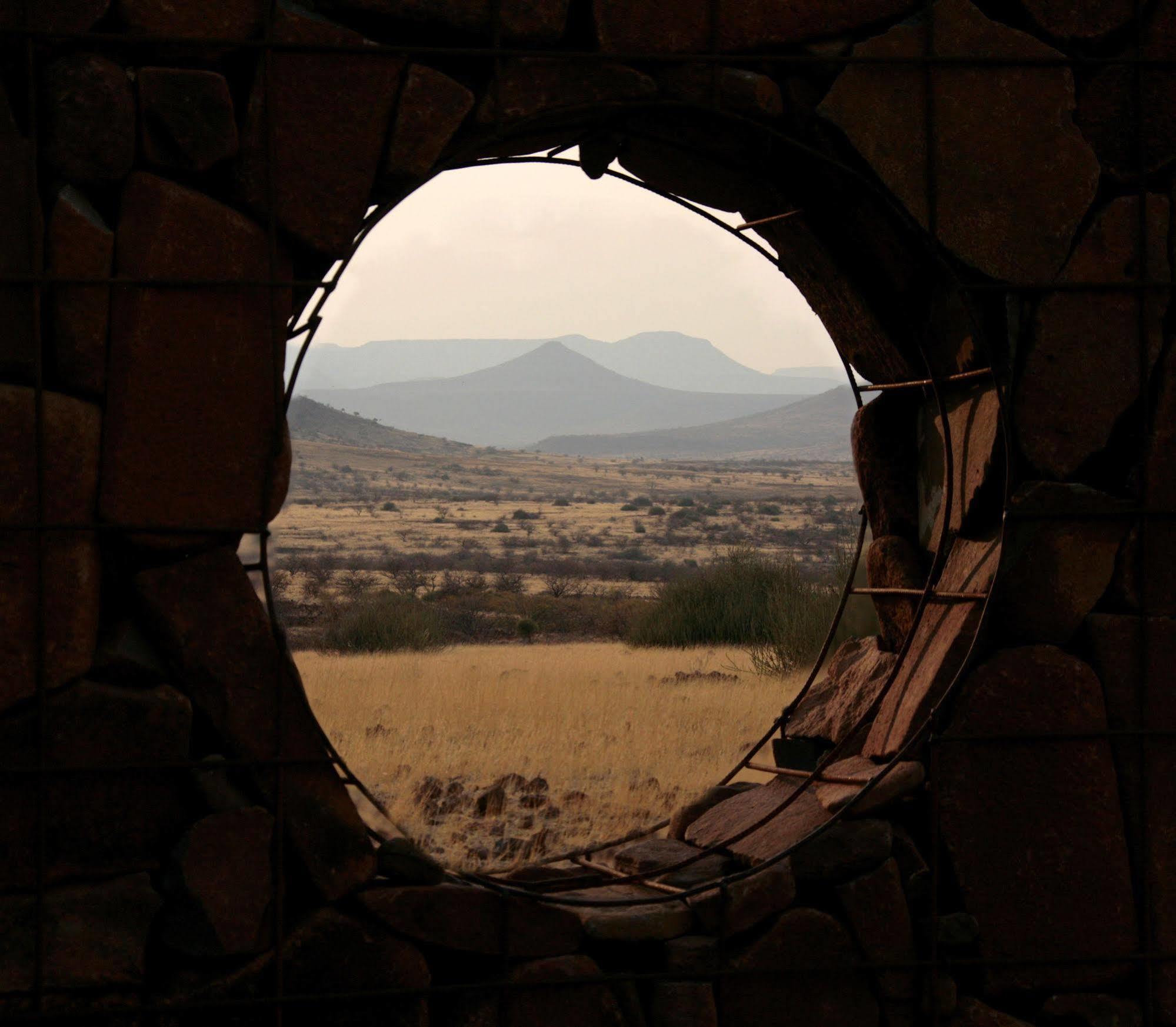 Etendeka Mountain Camp ดามาราลันด์ ภายนอก รูปภาพ