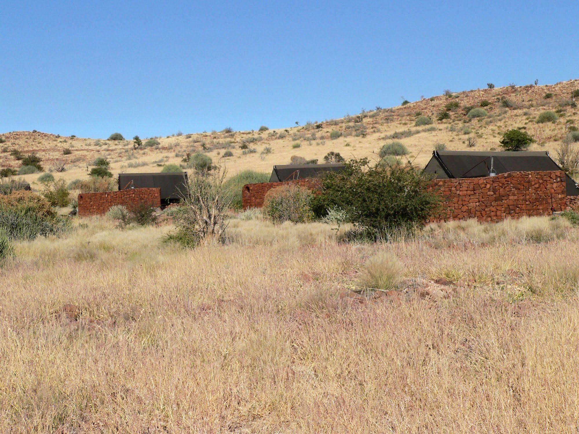 Etendeka Mountain Camp ดามาราลันด์ ภายนอก รูปภาพ