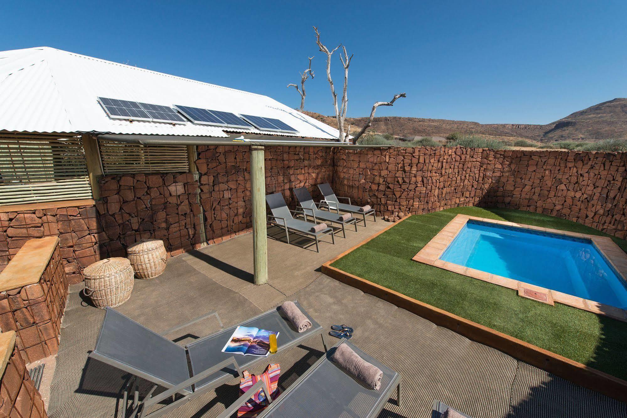 Etendeka Mountain Camp ดามาราลันด์ ภายนอก รูปภาพ