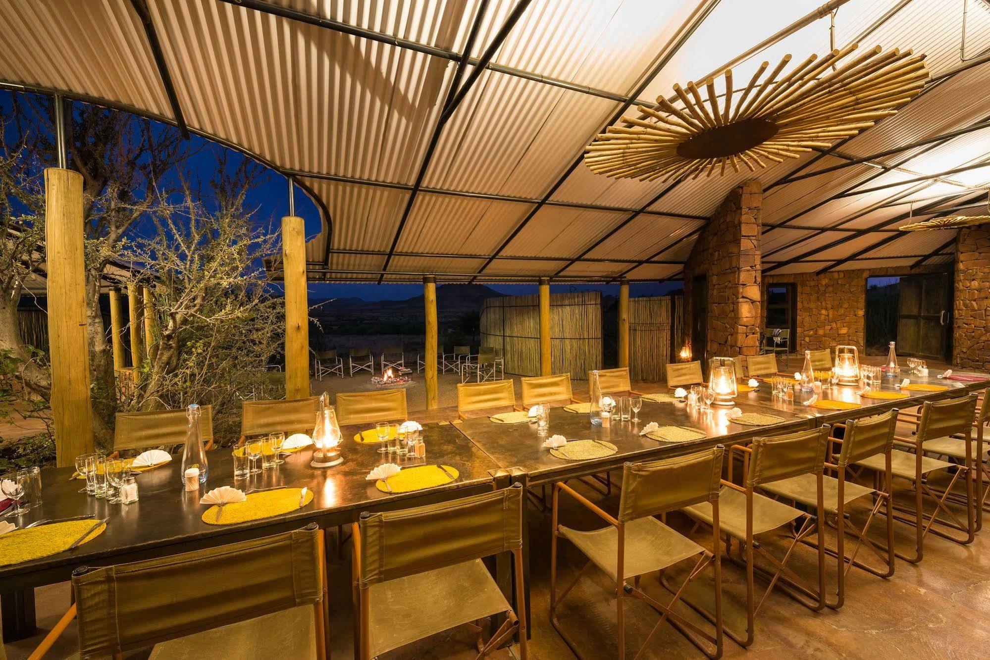 Etendeka Mountain Camp ดามาราลันด์ ภายนอก รูปภาพ