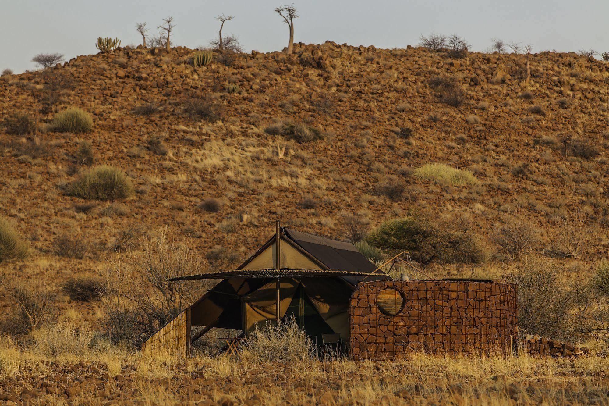 Etendeka Mountain Camp ดามาราลันด์ ภายนอก รูปภาพ