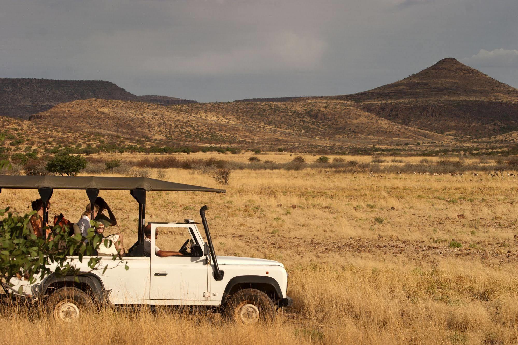 Etendeka Mountain Camp ดามาราลันด์ ภายนอก รูปภาพ