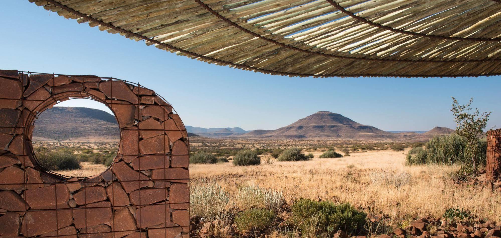 Etendeka Mountain Camp ดามาราลันด์ ภายนอก รูปภาพ