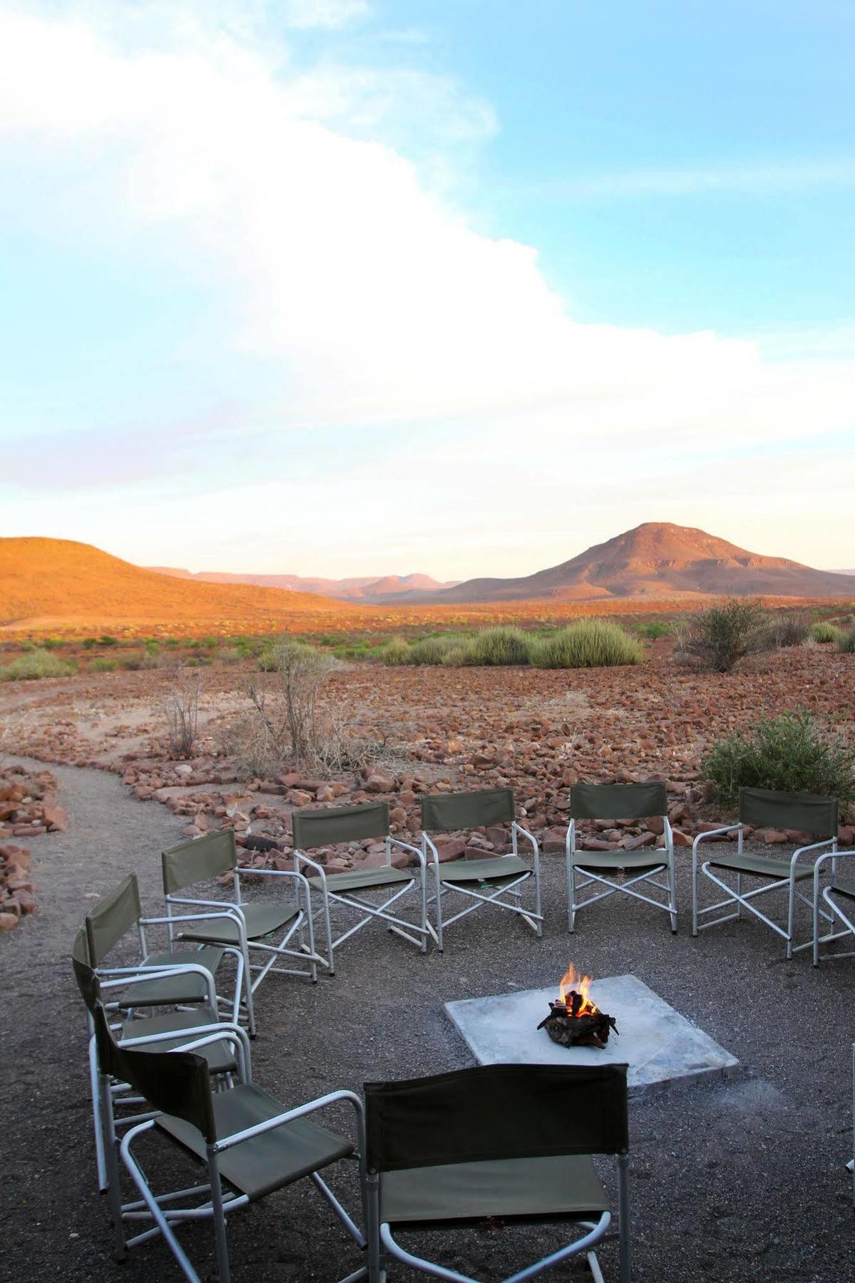 Etendeka Mountain Camp ดามาราลันด์ ภายนอก รูปภาพ