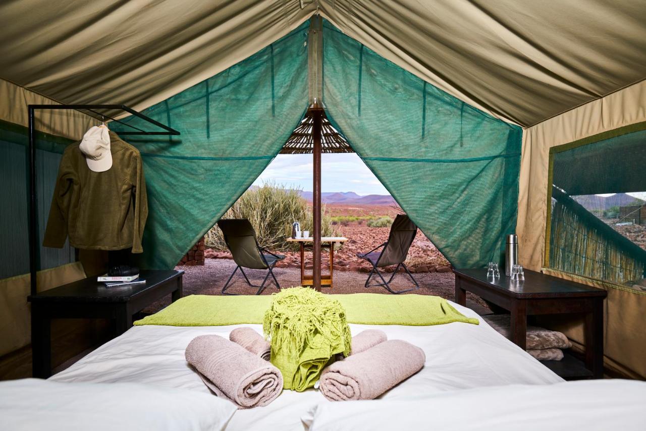 Etendeka Mountain Camp ดามาราลันด์ ภายนอก รูปภาพ