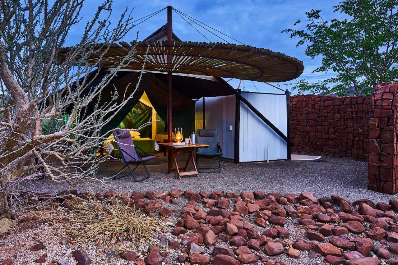 Etendeka Mountain Camp ดามาราลันด์ ภายนอก รูปภาพ