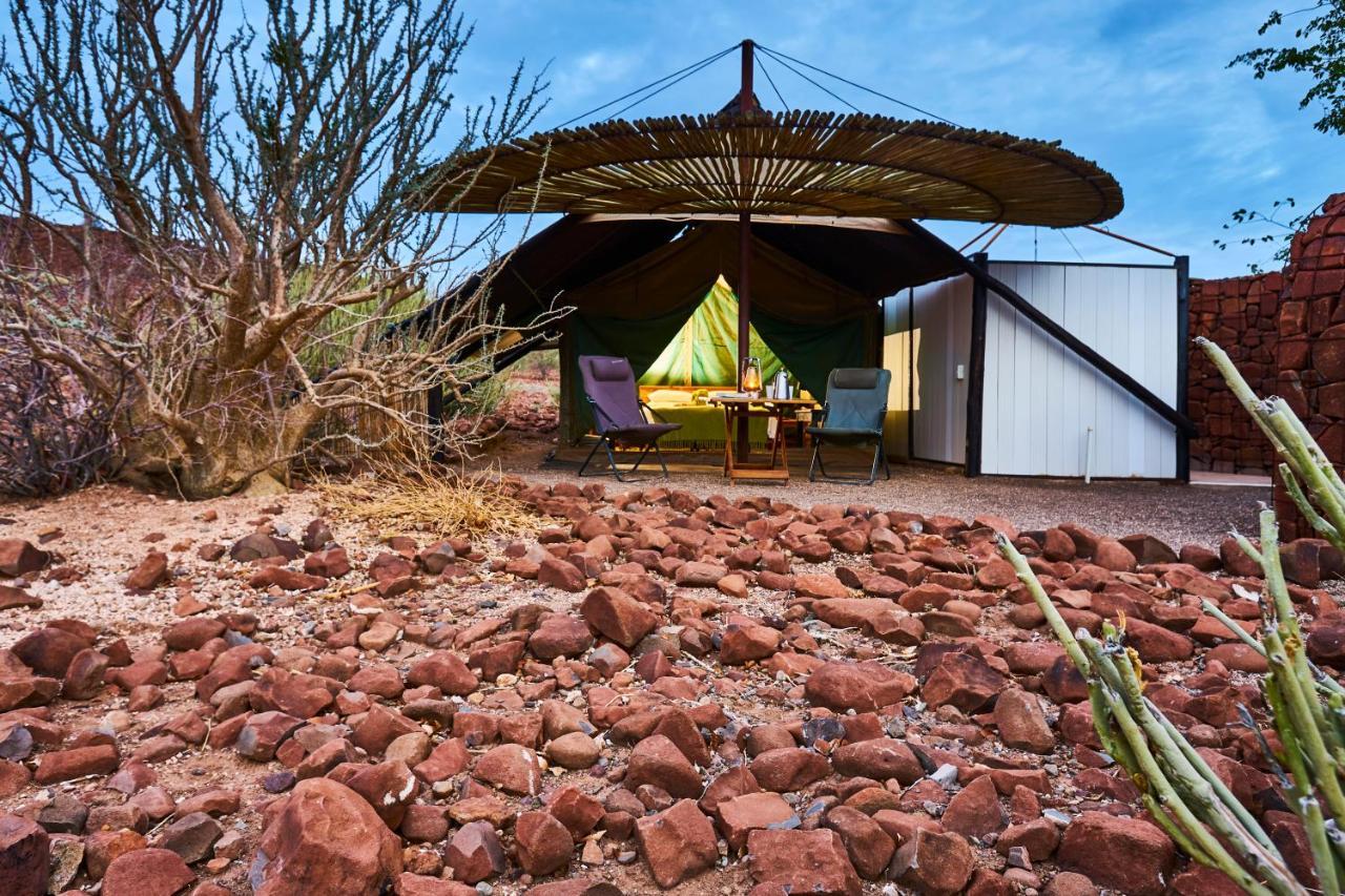 Etendeka Mountain Camp ดามาราลันด์ ภายนอก รูปภาพ