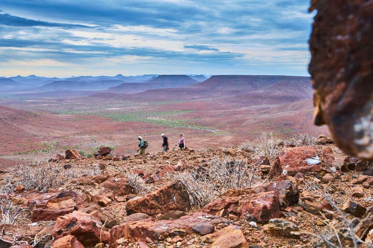 Etendeka Mountain Camp ดามาราลันด์ ภายนอก รูปภาพ